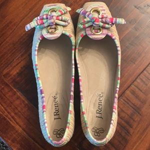 Adorable and perfect for dress or casual